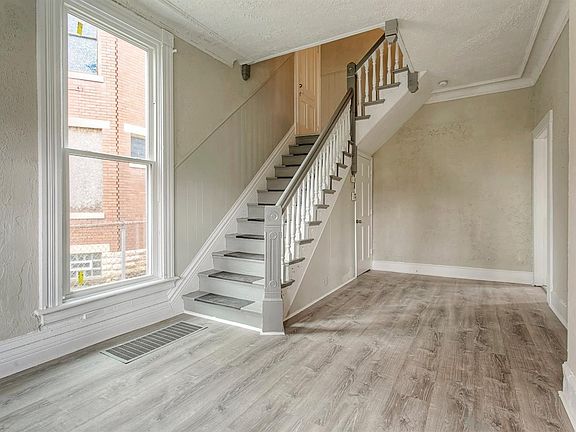 3rd image of 1628 Hewitt Ave #2
