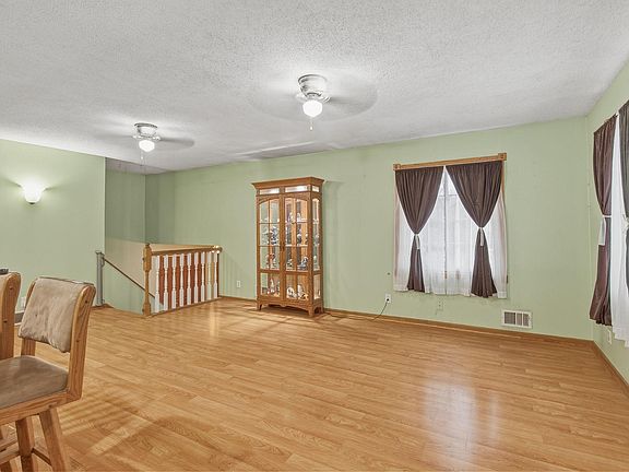 3rd image of 3413 Bailey Ln