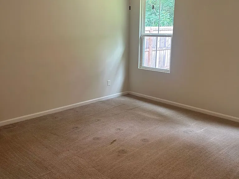 111 Portchester Ln — Photo 6