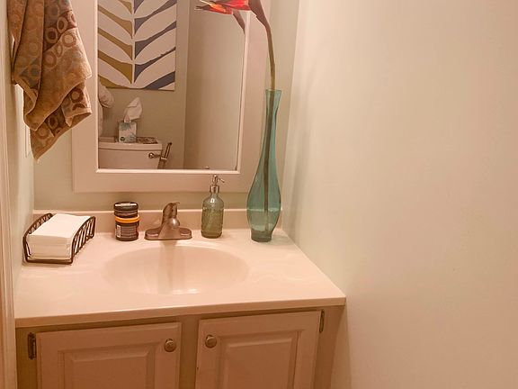 Hallway half bathroom at entrance