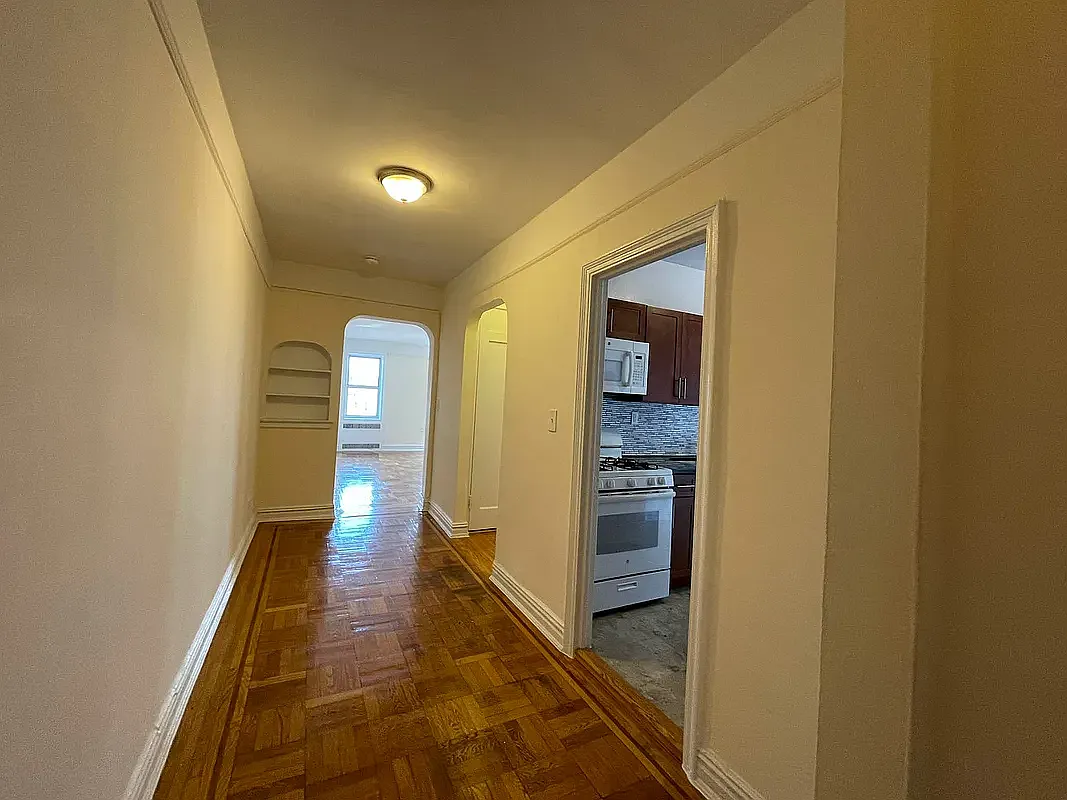 Building Photo - 64-00 Saunders St #4F
