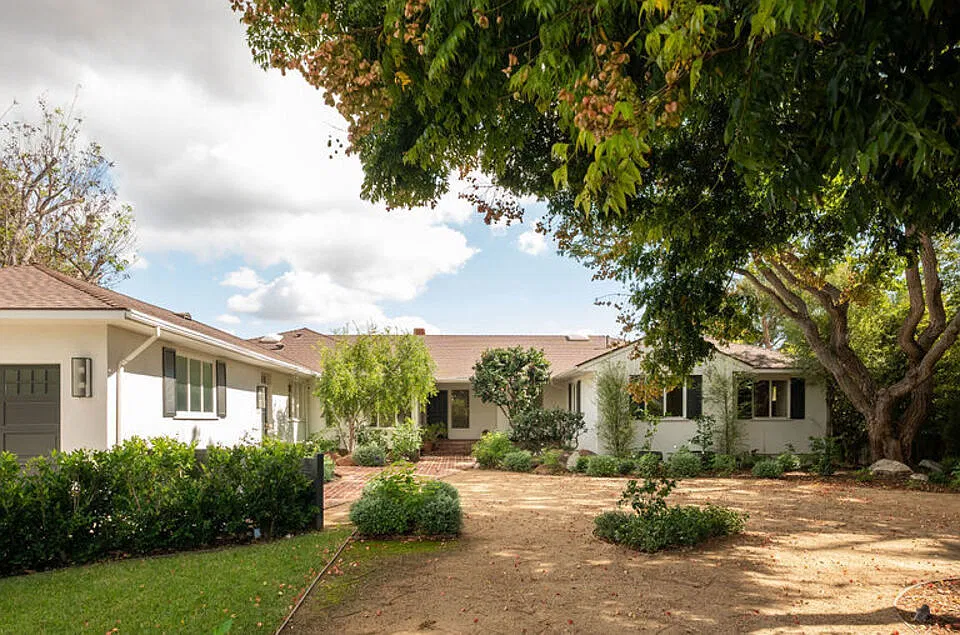 672 Amalfi Dr