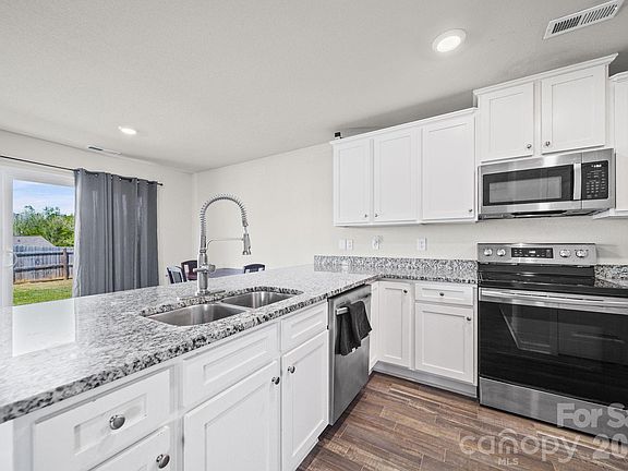 5th image of 135 Trail Wood Ct