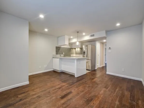 3110 Red River St APT 208, Austin, TX 78705