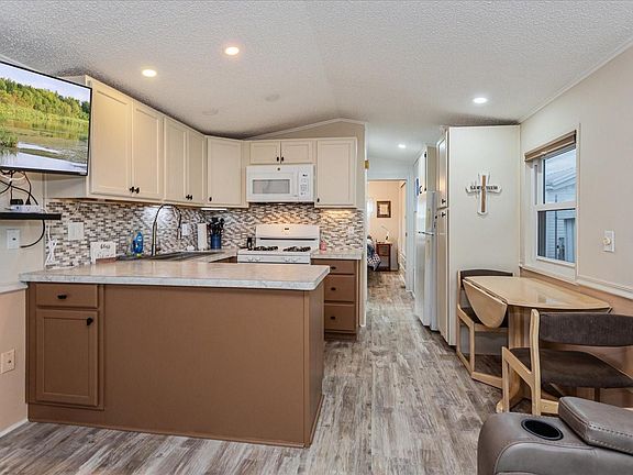 4th image of 11306 Cuckoo Dr