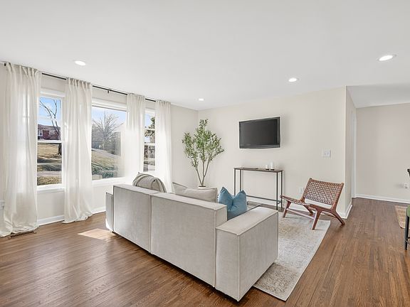 3rd image of 4001 Dumbarton Dr