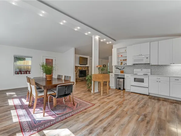 6 Bishampton Ln, Bella Vista, AR 72714