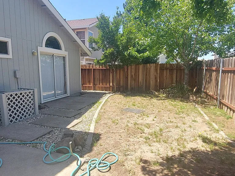 3835 Hunters Glen Pl — Photo 33