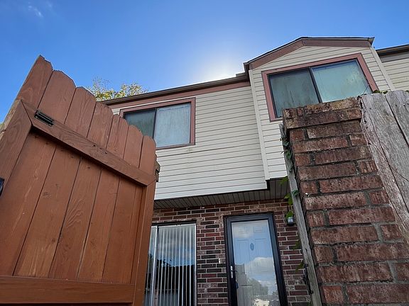 3rd image of 5955 Fairmeadow St