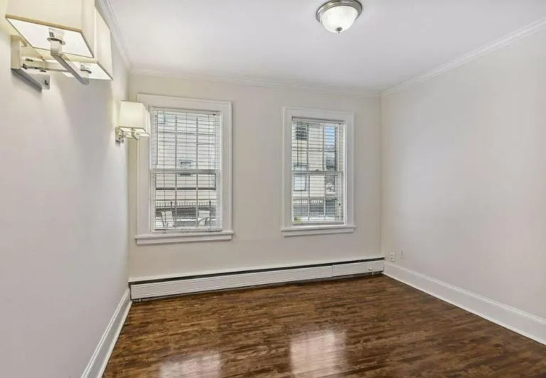 Main level - bedroom