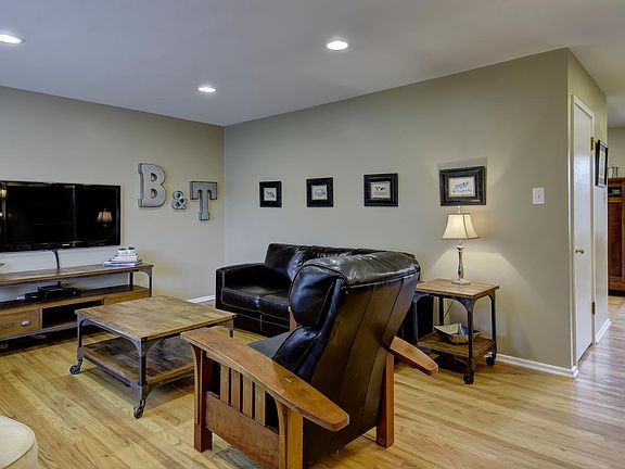 3rd image of 2858 S Winona Ct