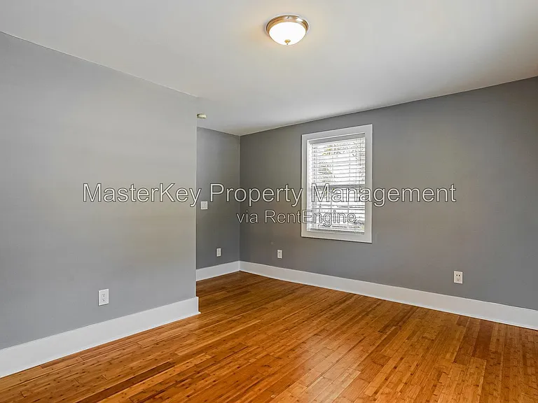 212 S State St — Photo 23