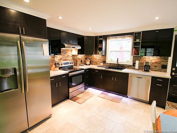 Fabulous Eat in Kitchen