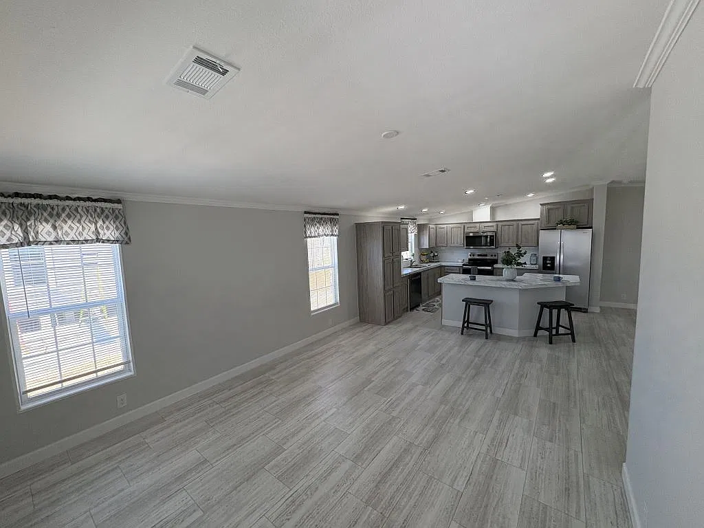 3 bed, 2.0 bath, 1353 sqft, $1,399 — Photo 3