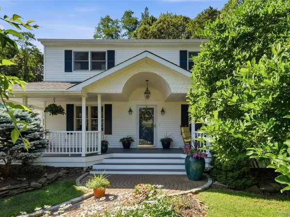 8 Harrison Avenue, East Setauket, NY 11733