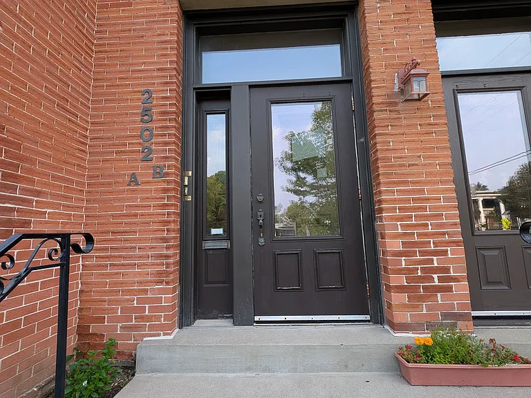 2502 Lyndale Ave S #B — Photo 2