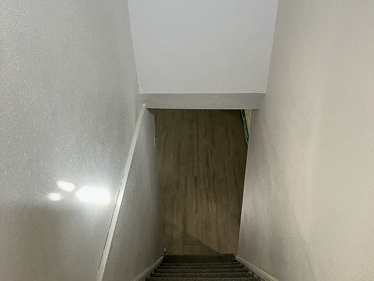 905 W 5th St — Photo 6