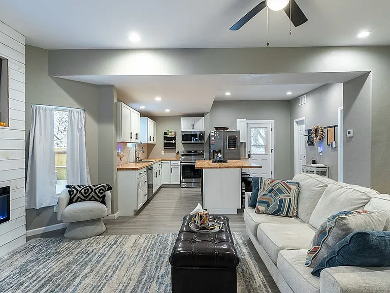 347 SW Jewell Ave — Photo 3
