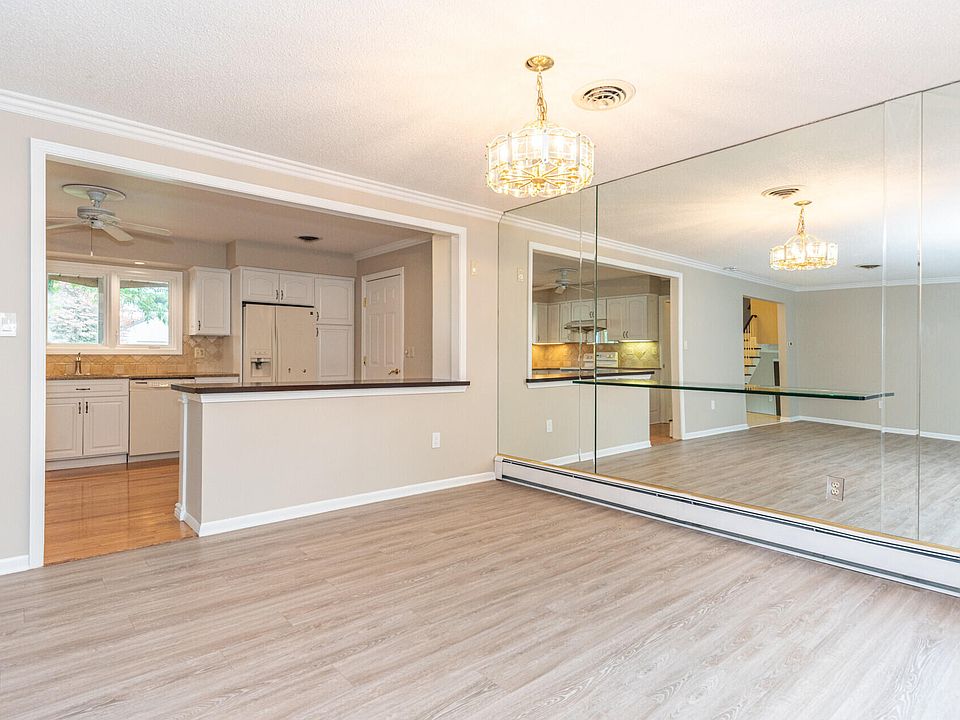 42021 Banbury Ct, photo 15