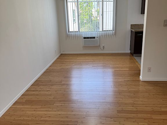 3rd image of 949 Euclid St APT 12