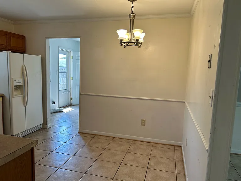 Eat-In-Kitchen