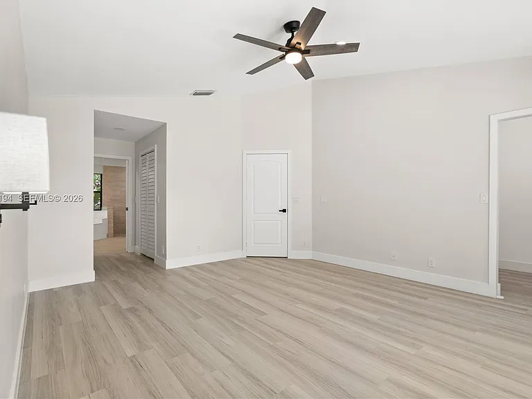 1087 Deerwood Ln — Photo 29
