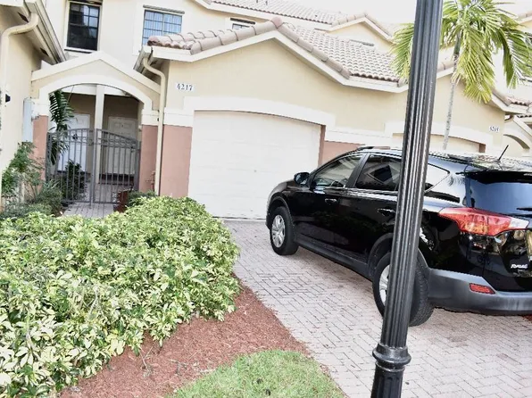 4217 Vineyard Circle, Weston, FL 33332