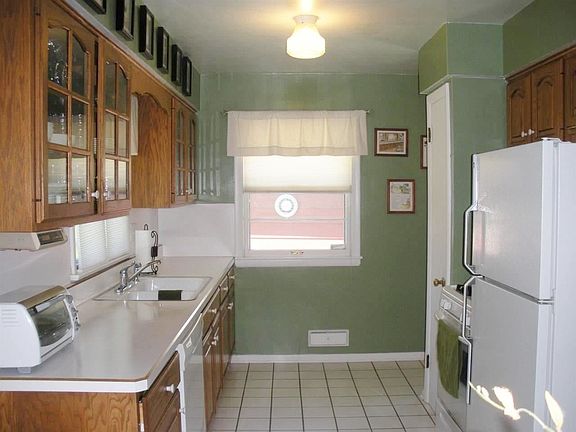3rd image of 3907 Seward Ave