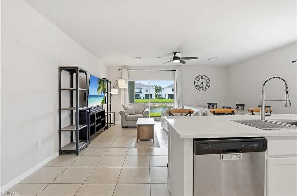 3 bed, 2.5 bath, 1680 sqft, $2,450 — Photo 2