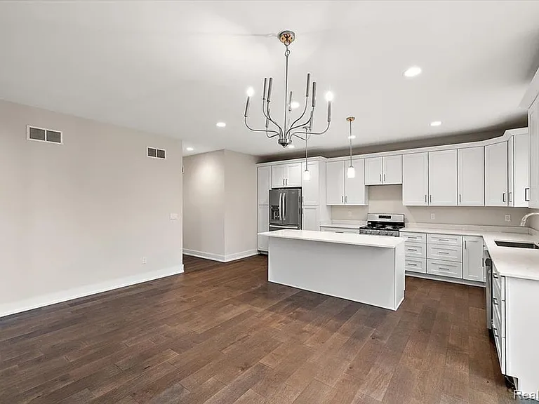 2921 Walsh Dr — Photo 13
