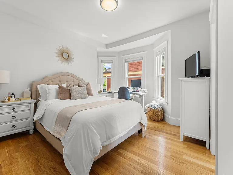 54 Bloomfield St — Photo 4