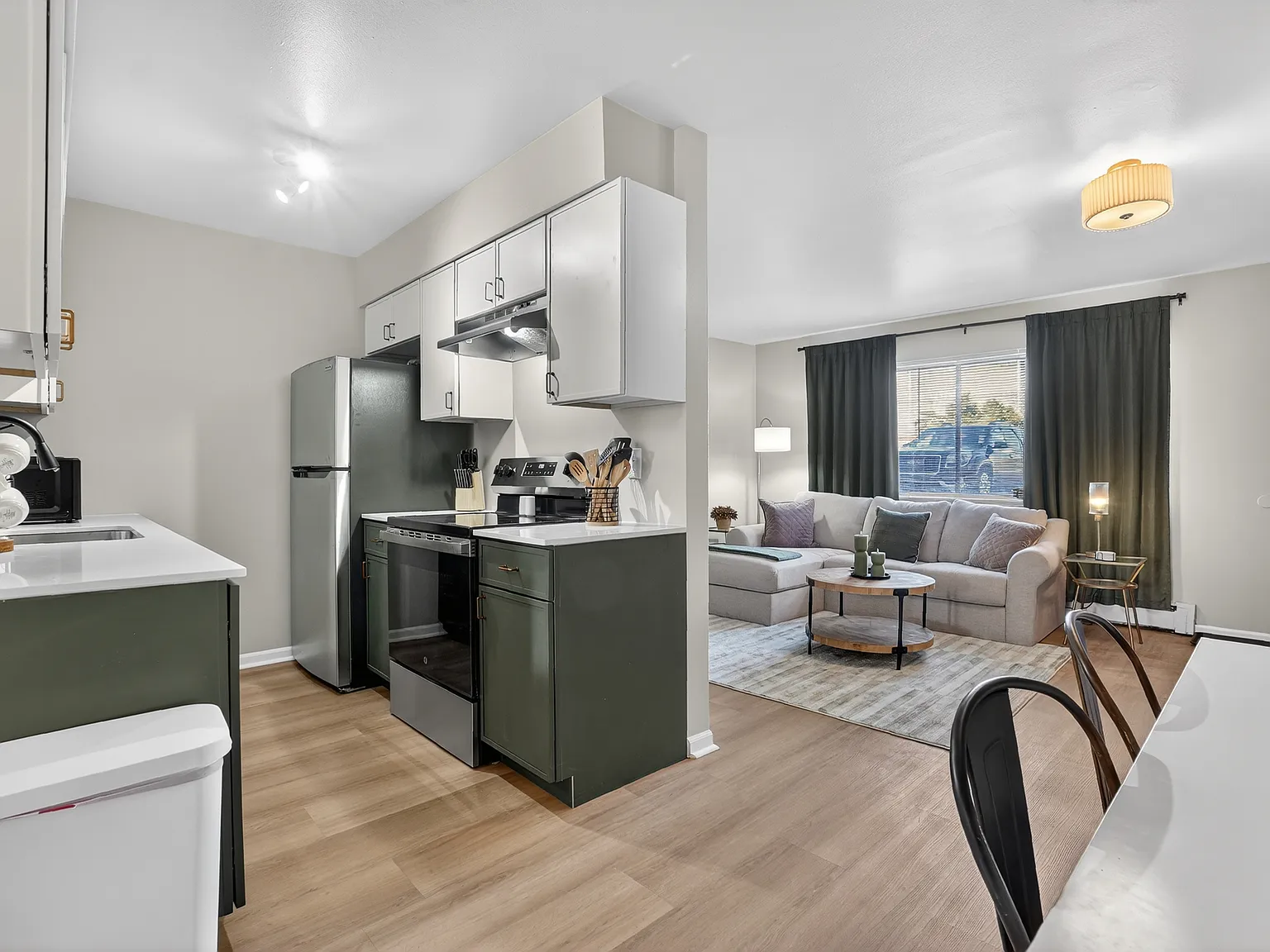 1 bed, 700 sqft, $1,600 — Photo 3