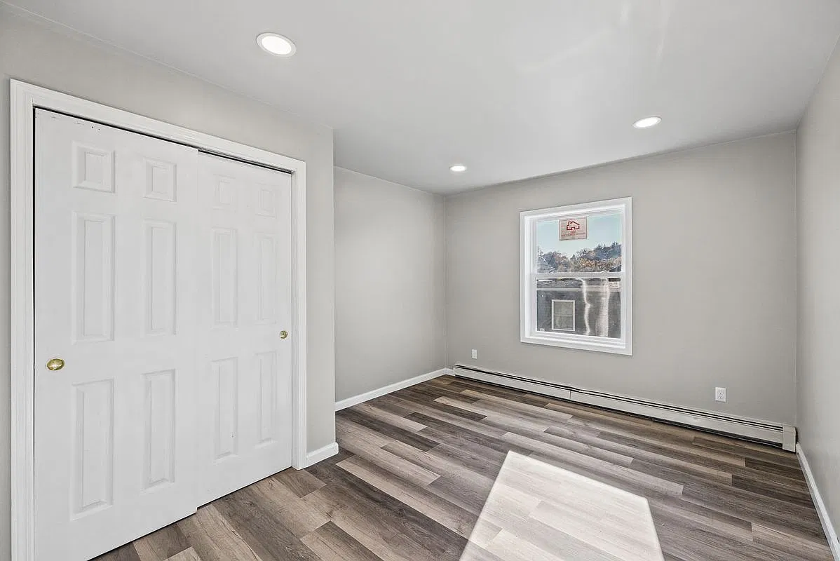 4 bed, 2.0 bath, 1456 sqft, $3,200 — Photo 4