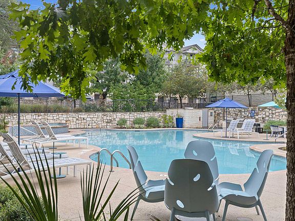 4th image of 1200 Estancia Pkwy APT 1112