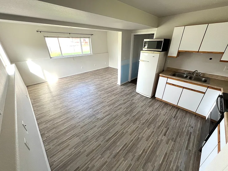 803 E Groschell St — Photo 20