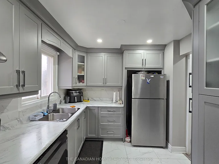12 Norma Cres — Photo 8