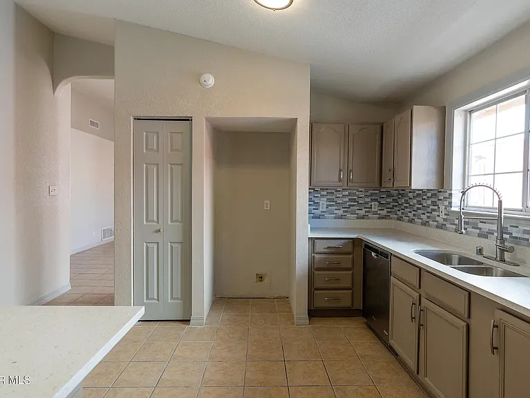 1338 John Phelan Dr — Photo 8