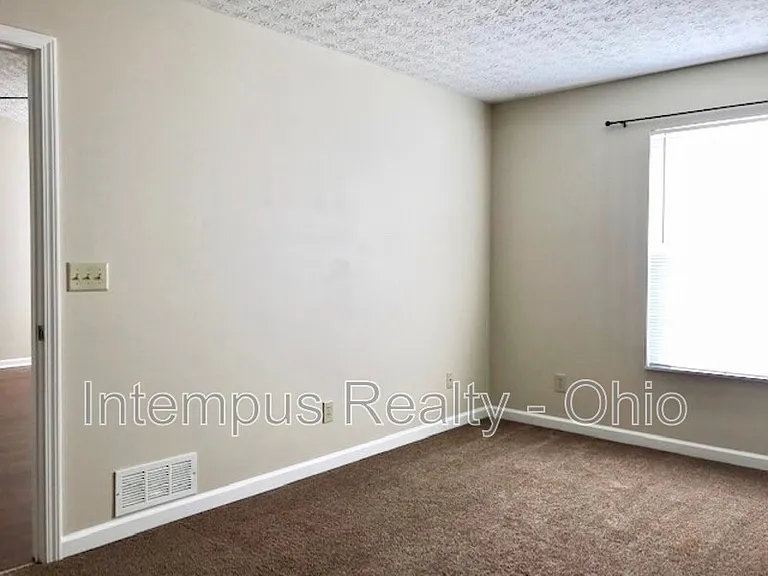 129 Lofton Cir — Photo 16