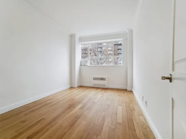 2727 Palisade Avenue image 18 of 25