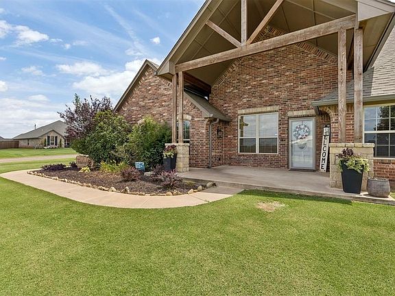 2nd image of 4024 Southridge Ln NE