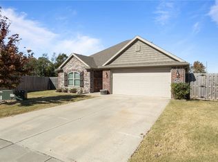 2908 S 7th St, Rogers, AR 72758