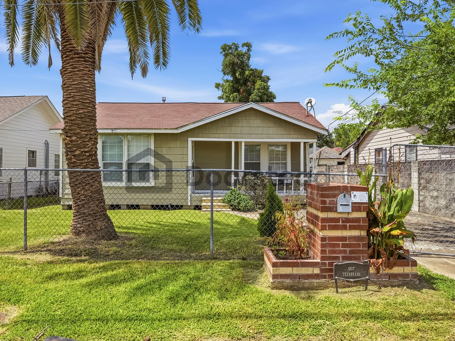 2 bed, 1.0 bath, 896 sqft, $1,820 — Photo 3