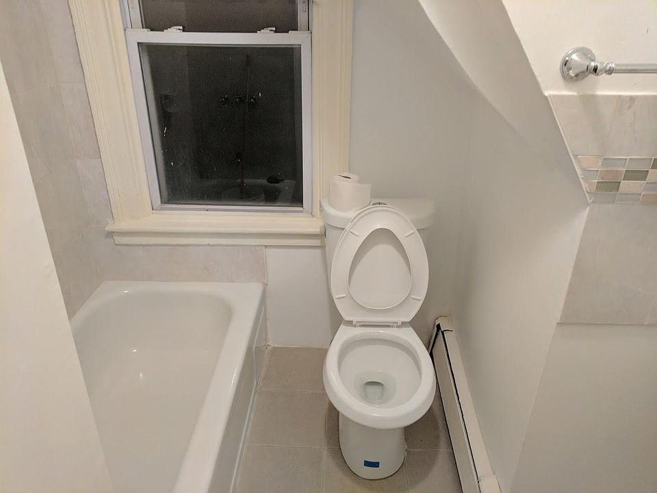 1st image of 10 Vineyard Ave