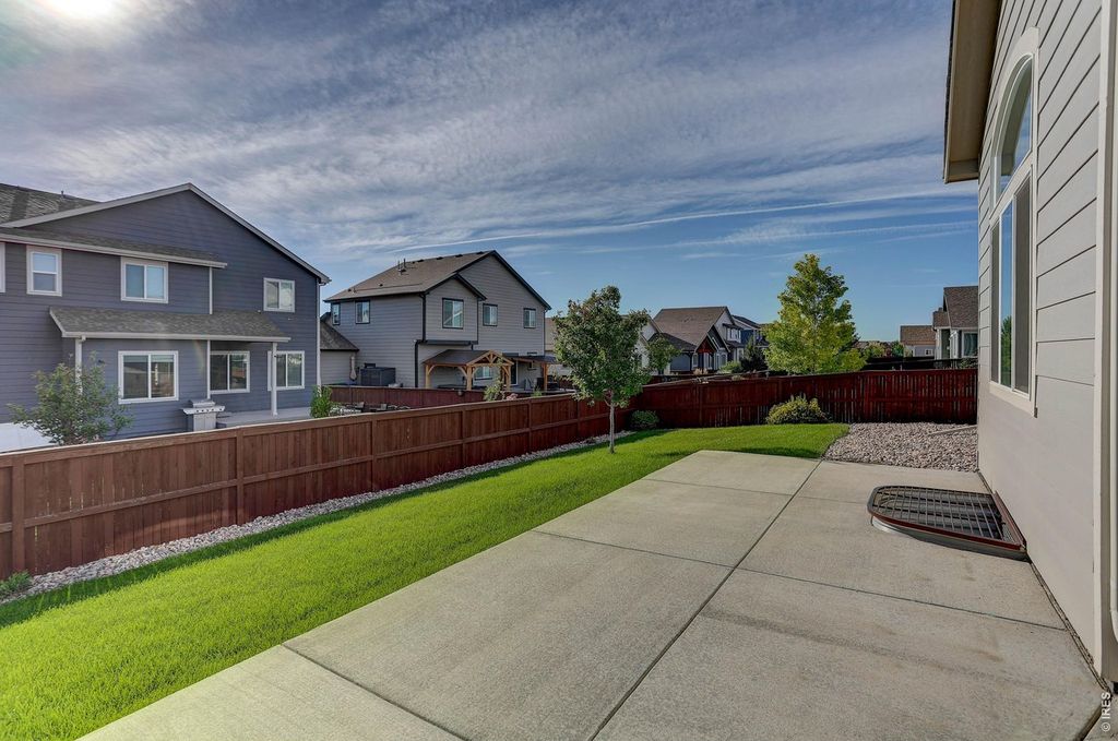5674 Ault Dr