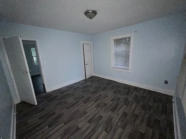 3033 Thomas St — Photo 8