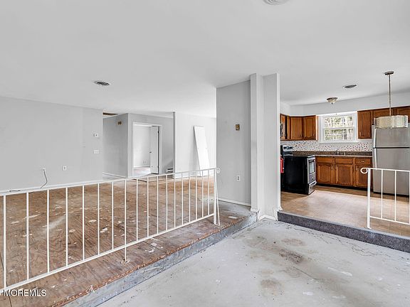 3rd image of 16A Ashley Road #63