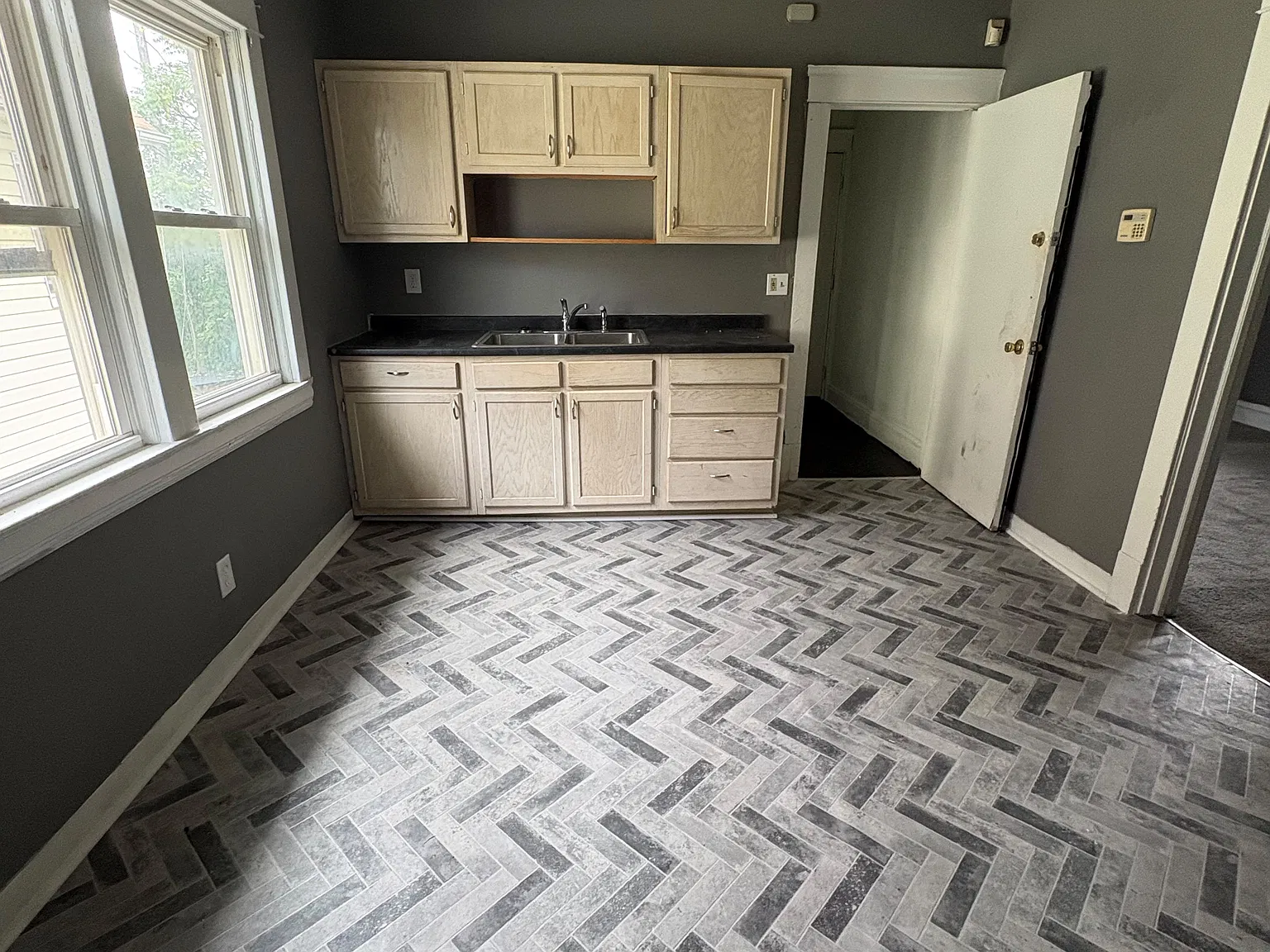 2 bed, 1000 sqft, $1,100 — Photo 2