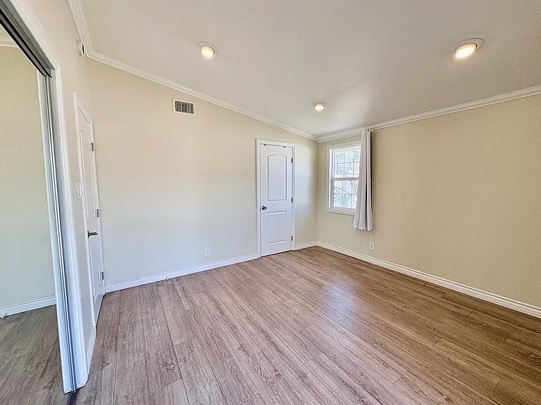 975 N Grammont Ave — Photo 13