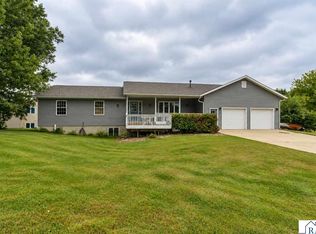 111 Loraine Dr, Lake Crystal, MN 56055