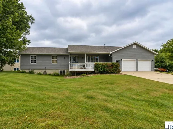 111 Loraine Dr, Lake Crystal, MN 56055